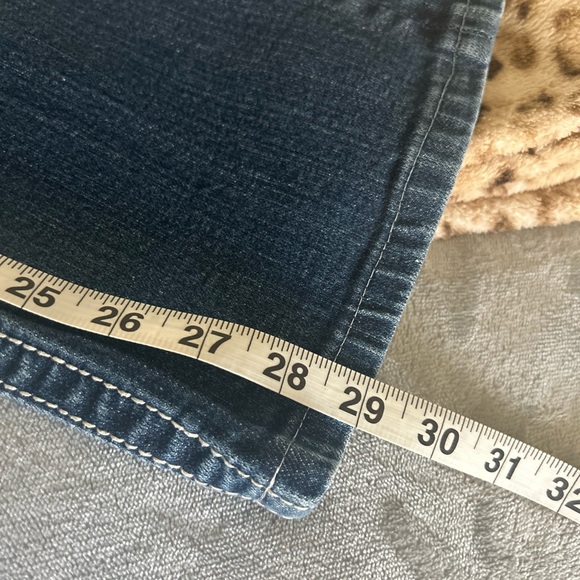 Pre-Owned. In excellent condition. Size 30. Miss Me jeans. - Picture 15 of 15